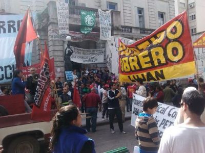 El Partido Obrero con el frente de izquierda de Luj�n, y otras organizaciones se manifestaron en Luj�n