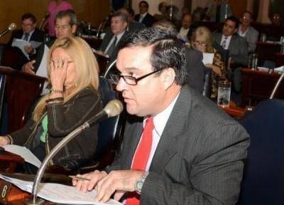 La UCR abandon� la sesi�n porque le cortaron los micr�fonos y le impieron el uso de la palabra para fundamentar un proyecto