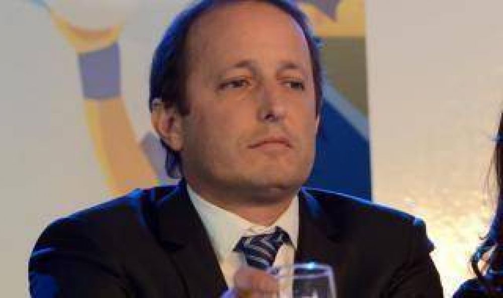 Paro general: Insaurralde lo consider� "inexplicable" y "extorsivo"