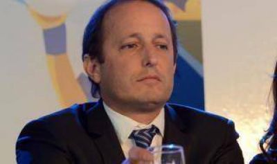 Paro general: Insaurralde lo consider� "inexplicable" y "extorsivo"