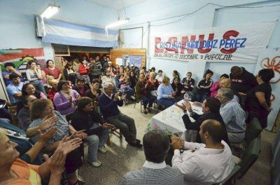Lan�s: D�az P�rez se reuni�n con los vecinos de Villa Esperanza
