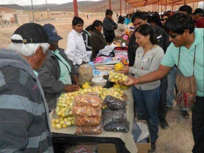 Trueque y encuentro de pueblos atacame�os
