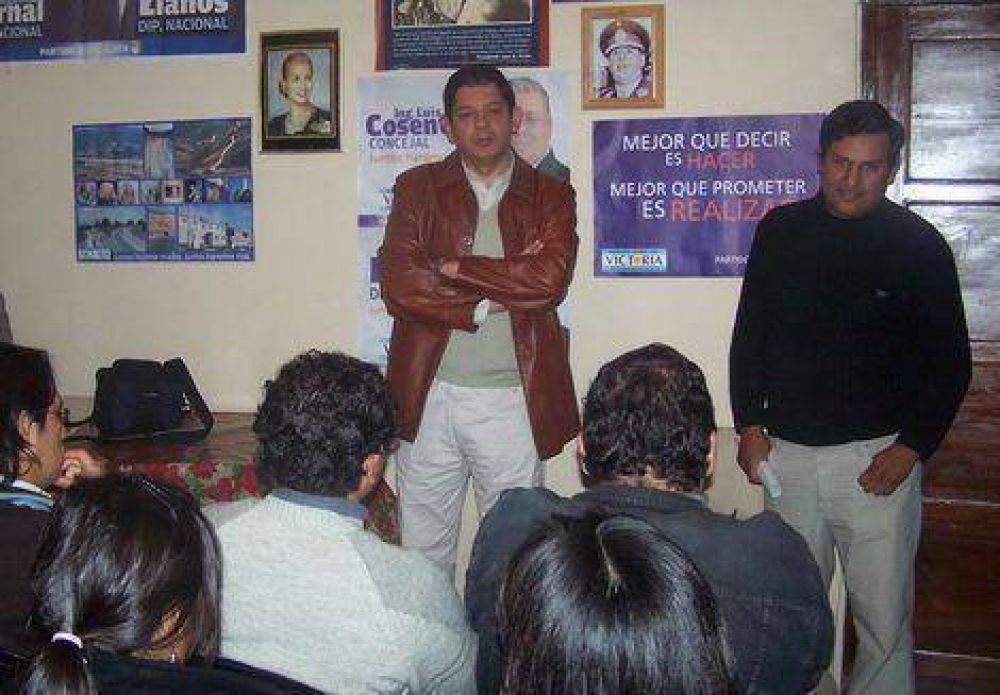 Llanos se reuni� con vecinos de Luj�n y con estudiantes universitarios 