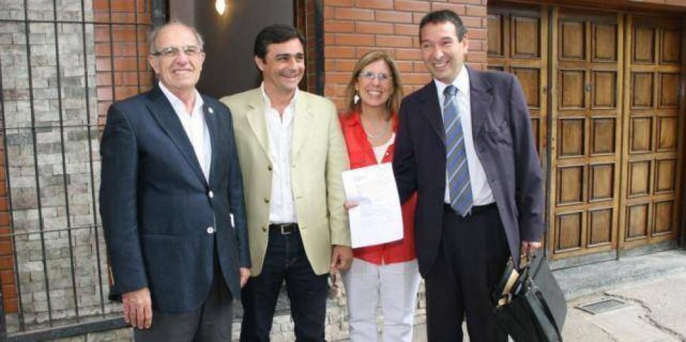 Bard�n ya se anot� en la carrera rectoral