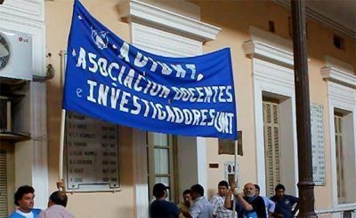 Docentes de la UNT volver�n a parar a fin de mes