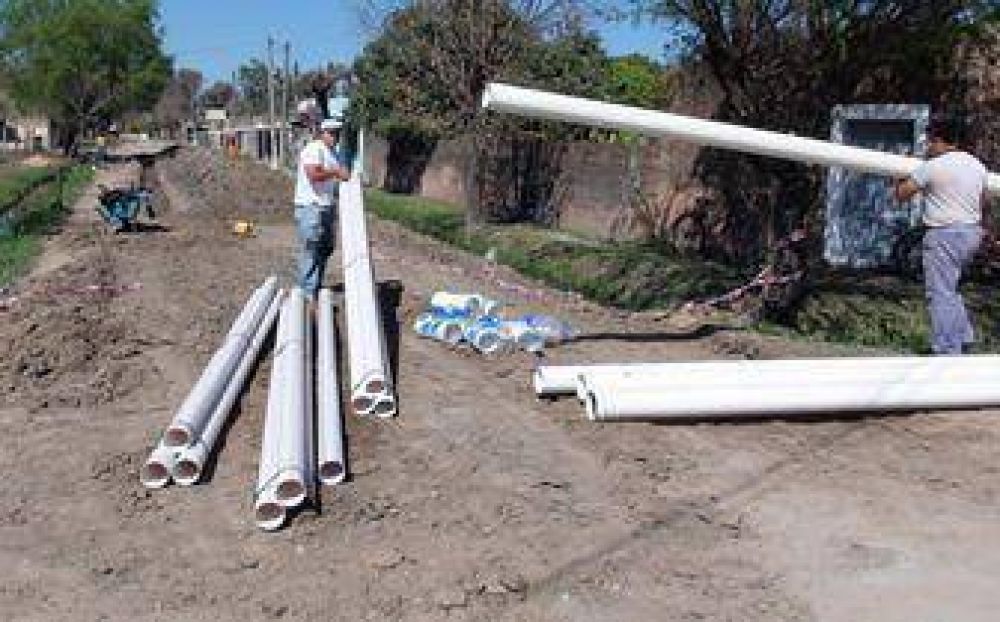 Alperovich supervis� obras de agua potable en Chicligasta