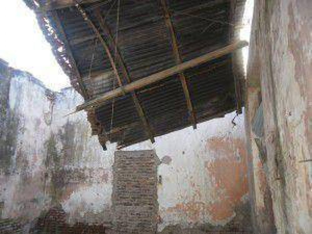 Reclaman soluciones para un inmueble abandonado en Oriente