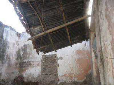 Reclaman soluciones para un inmueble abandonado en Oriente
