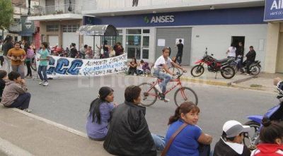 El transporte de pasajeros decidi� el acatamiento al paro en Santa Fe