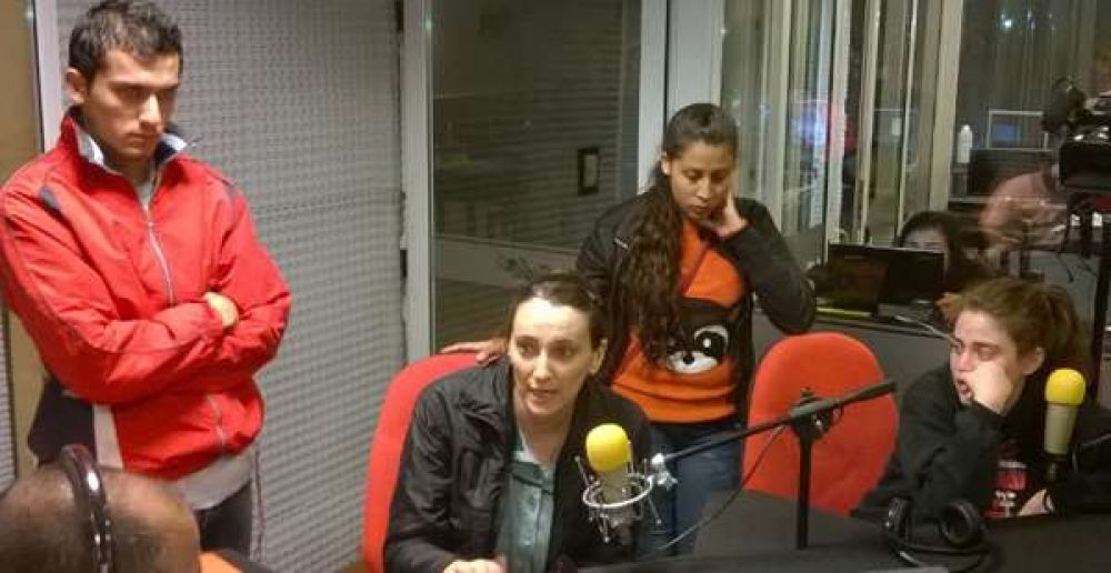 Alumnos del Castro Barros no deponen su postura y contin�an con el acampe