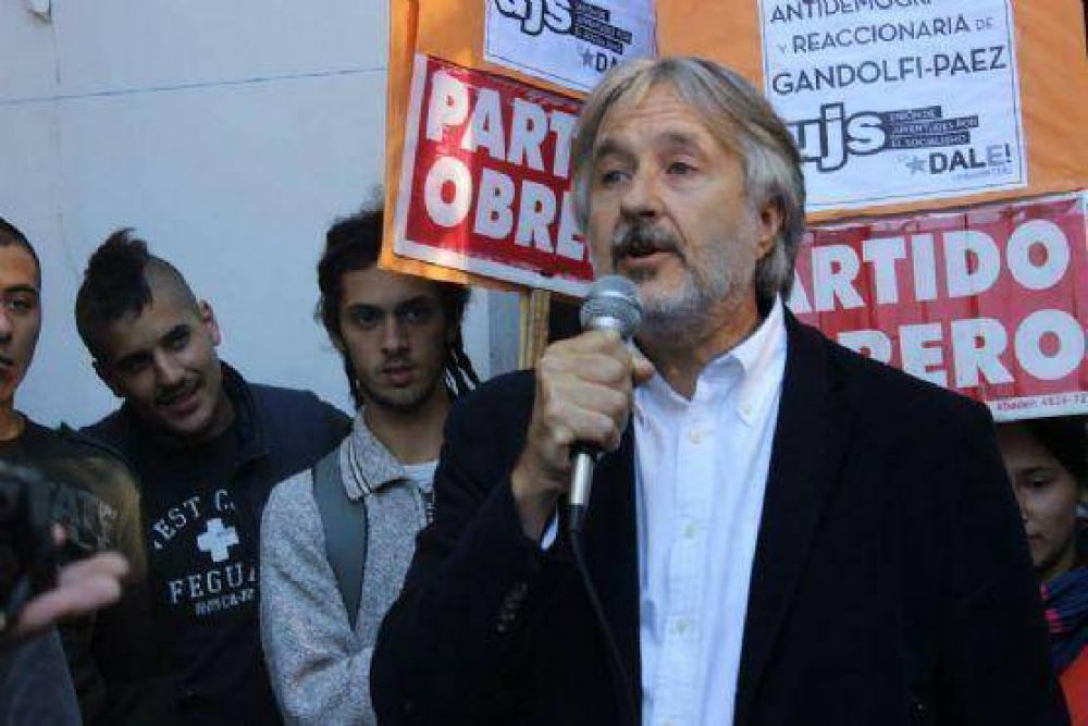 Luego de una polmica sesin, Fernando Gandolfi fue elegido decano de la facultad de Arquitectura