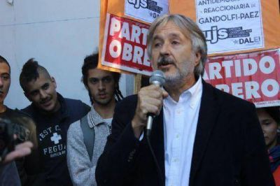 Luego de una pol�mica sesi�n, Fernando Gandolfi fue elegido decano de la facultad de Arquitectura