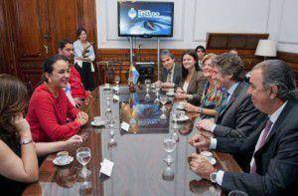Rodolfo Urtubey en reuni�n por el Parlamento de la UNASUR
