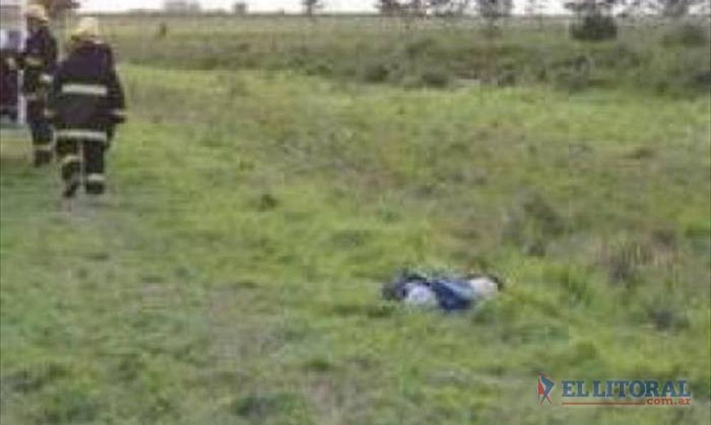 En dos accidentes murieron un peat�n y una motociclista atropellados en rutas 12 y 14
