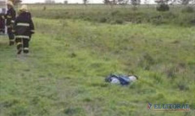 En dos accidentes murieron un peat�n y una motociclista atropellados en rutas 12 y 14