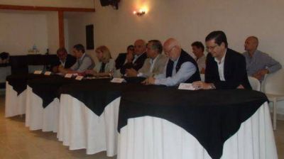 El Gabinete re�ne ideas y dispone compromisos