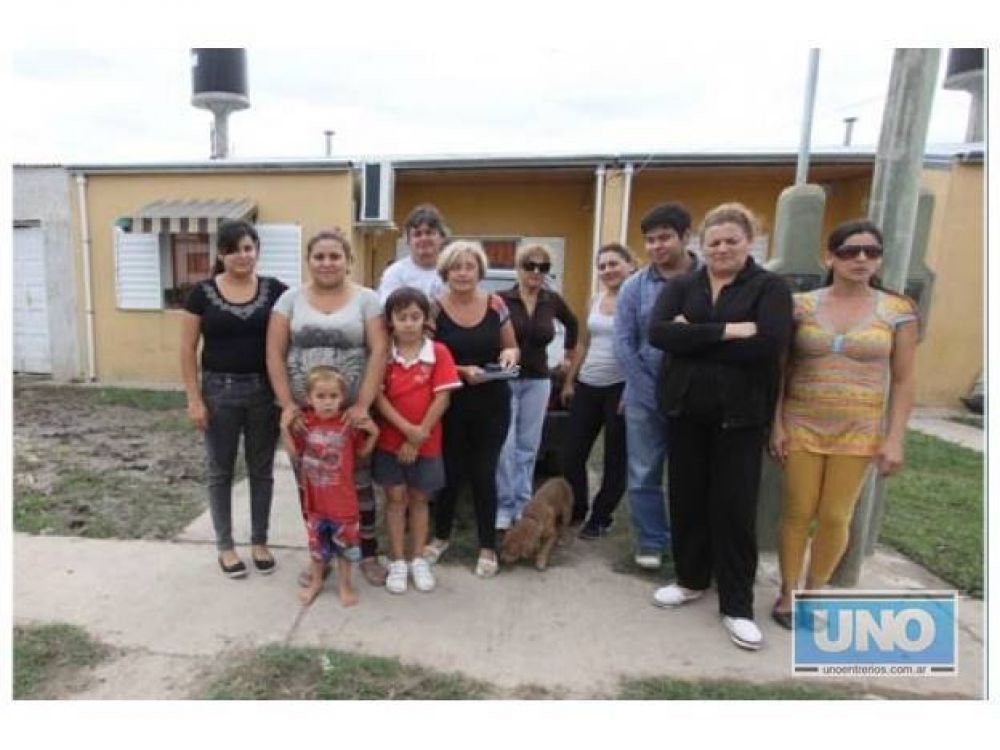 En Colonia Avellaneda rebalsan las cloacas e inundan viviendas