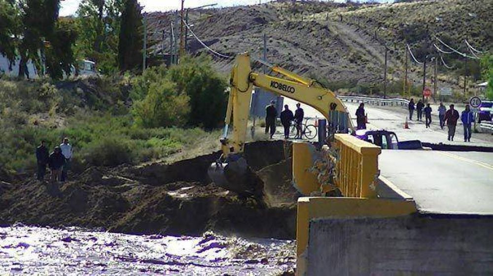 La rotura del puente en Arroyo Verde complica el paso de carga y pasajeros