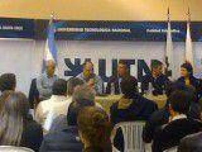 Cotillo: �Hay que debatir ideas y pensar qu� proyecto de Provincia queremos�