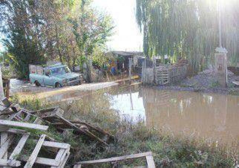 El agua baj�, pero siguen los problemas