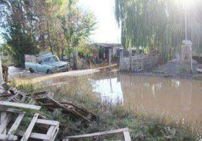 El agua baj�, pero siguen los problemas
