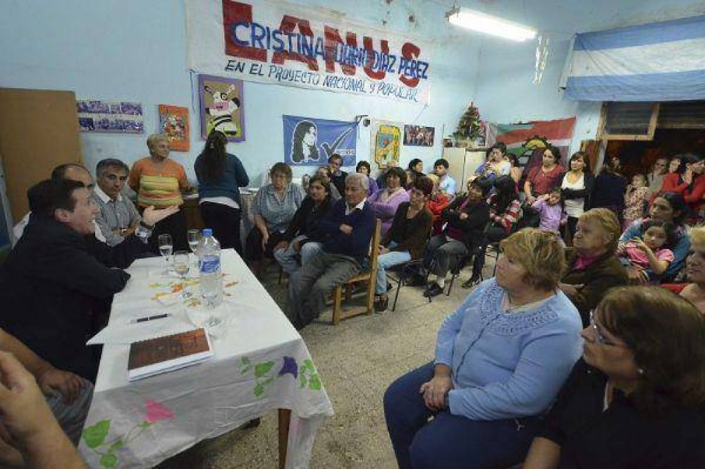 D�az P�rez se reuni� con los vecinos de Villa Esperanza