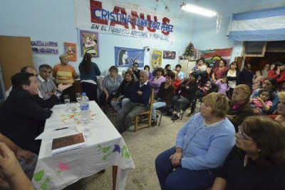 D�az P�rez se reuni� con los vecinos de Villa Esperanza