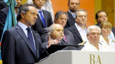 Scioli: "Hay que ir renovando la Bonaerense con ingresos razonables"