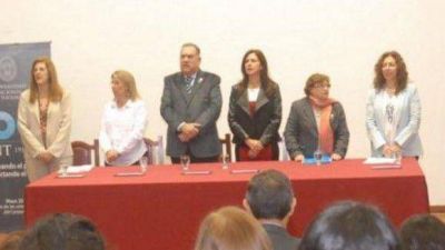 Impulsan la inclusi�n de discapacitados a la UNT