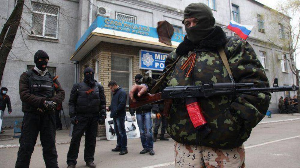 Militares prorrusos sin identificacin usurpan edificios pblicos en Ucrania: otra Crimea?