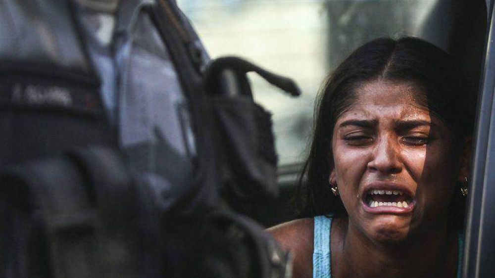 Llantos y piedras contra agresivo desalojo policial en nueva favela de R�o