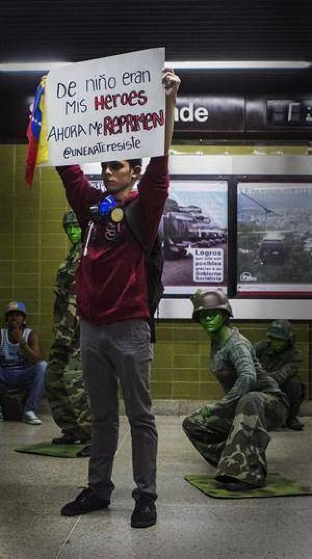 Pese al di�logo, el desaf�o de los estudiantes en Caracas no cede