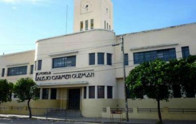 Se fue a quejar a la escuela, e hiri� a la directora