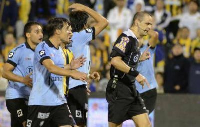 Belgrano empat� con Rosario Central y esta vez le toc� fallo en contra