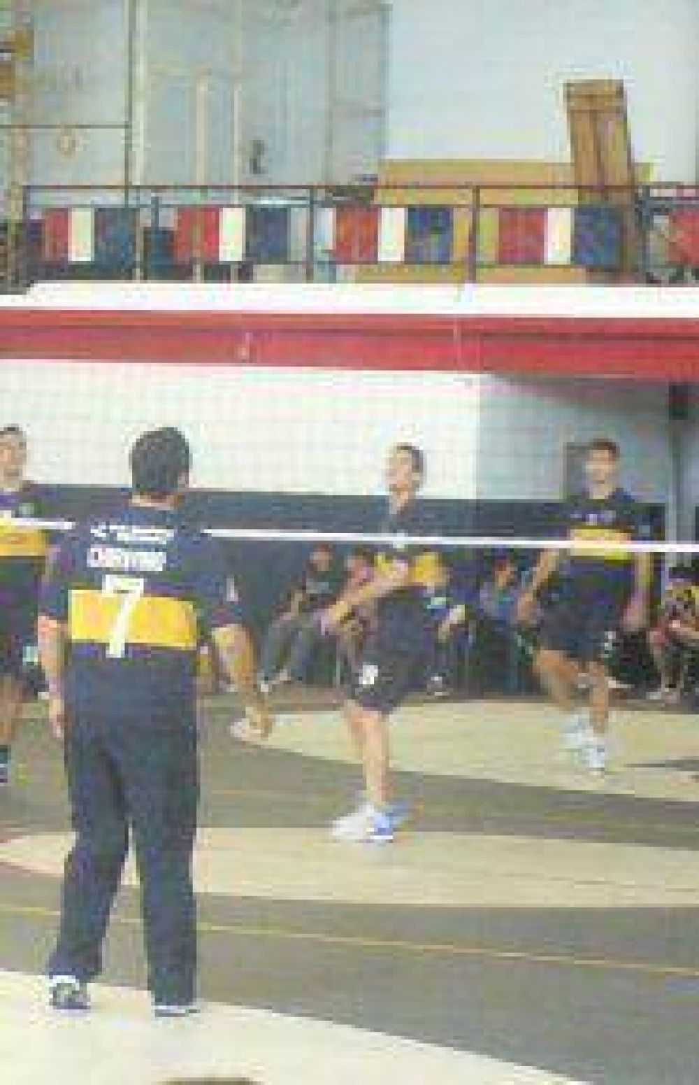 Estudiantes en una cl�nica de Voley