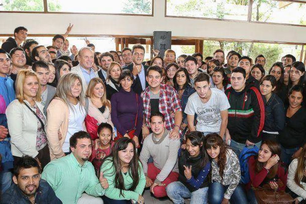 Sergio Massa junto a Othaceh� recorri� Merlo