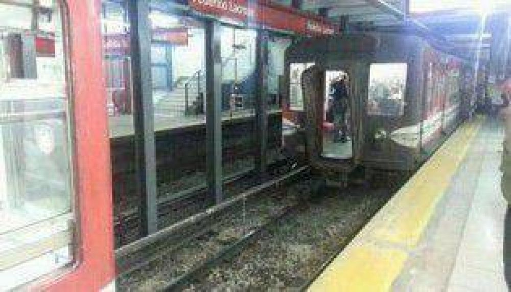 Desacople de vagones: Metrov�as y trabajadores cruzan culpas