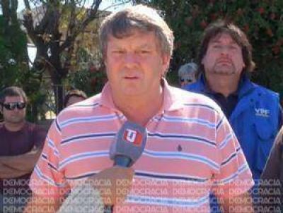 30 camiones bloquearon la planta de YPF en Jun�n por un conflicto con choferes