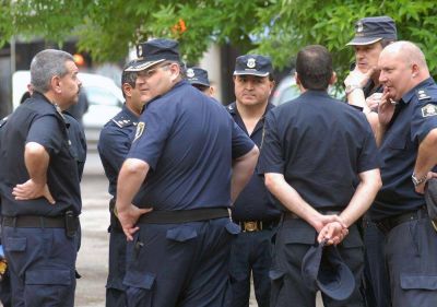Creen que hay m�s polic�as con carpeta m�dica que para patrullar