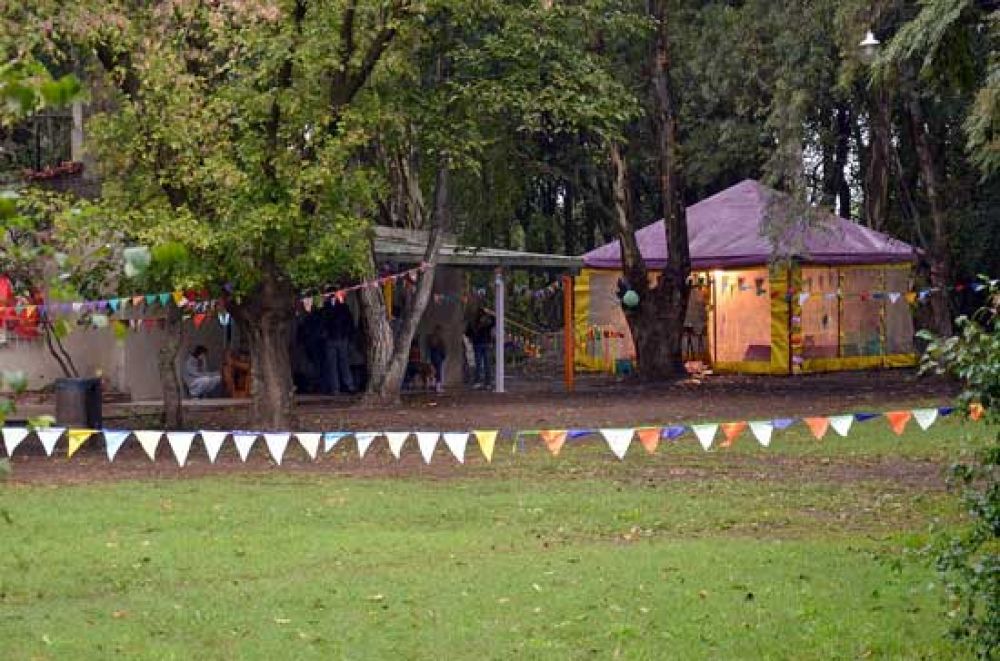 Con mucho esfuerzo, �Del otro lado del �rbol� inaugur� su sede