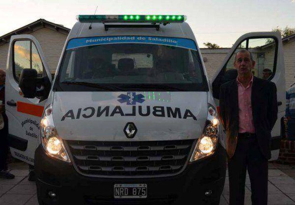 El delegado de Del Carril valoriz� la entrega de la nueva ambulancia por parte del municipio