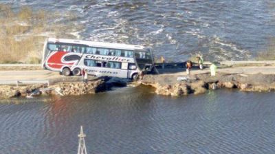 Micro se "clav�" en una grieta