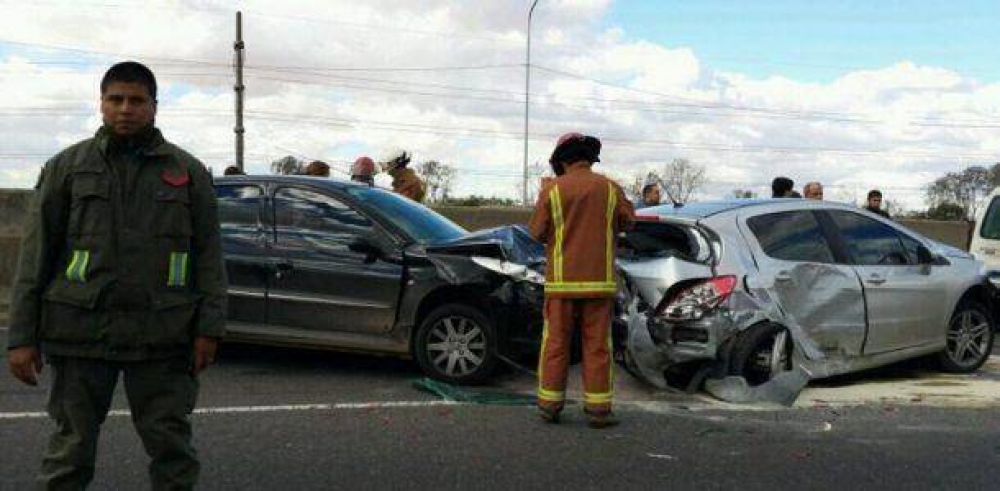 Choque m�ltiple en la Autopista: 1 muerto