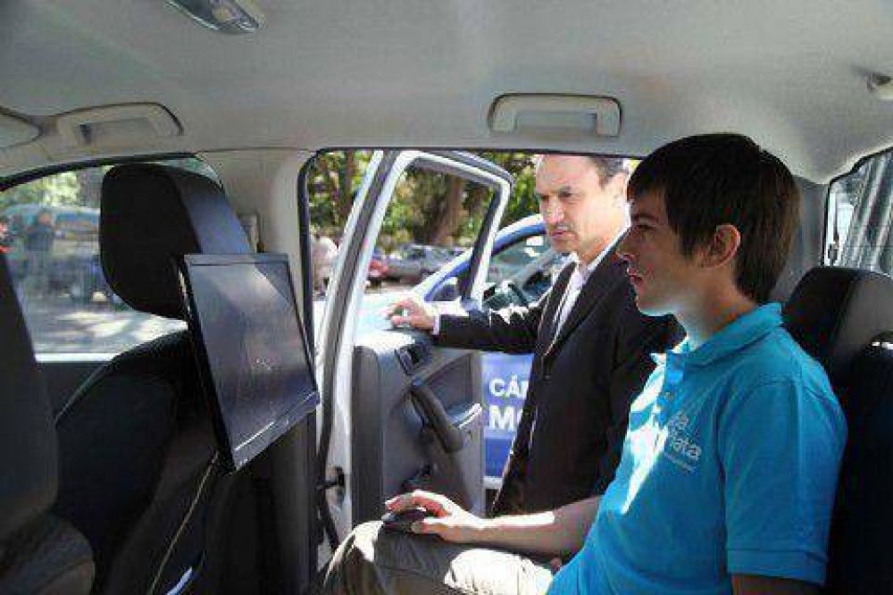 La Municipalidad de La Plata present� m�viles con c�maras que transmiten on line