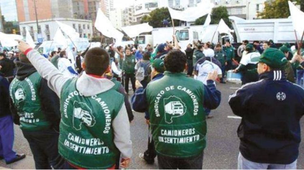 Cinco heridos de bala en un tiroteo durante una asamblea de Camioneros
