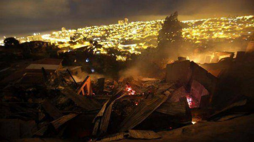 Ascienden a once los muertos por el incendio forestal en Valparaso
