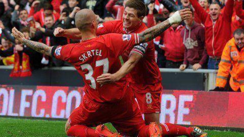 Liverpool sufri� ante el City, pero sigue en la cima de la Premier League