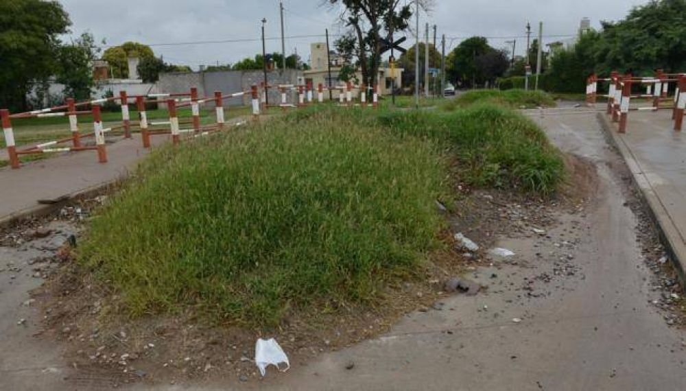 Pasos a nivel de Bulnes siguen cerrados