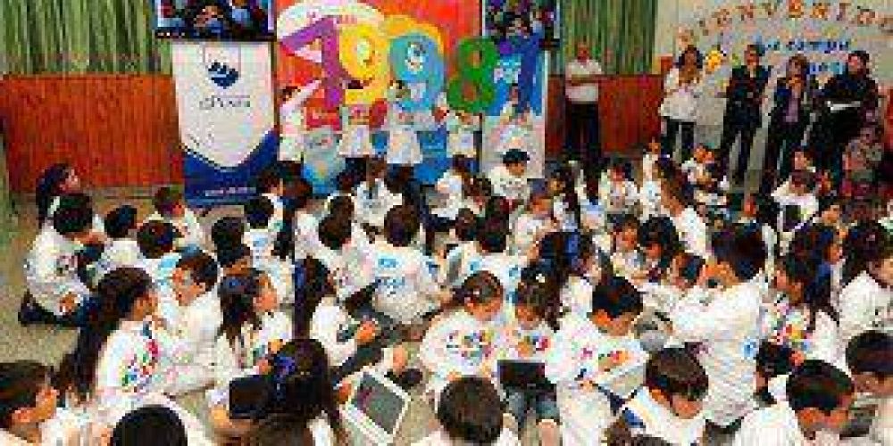 San Luis entrega a sus chicos la compu n�mero 80 mil