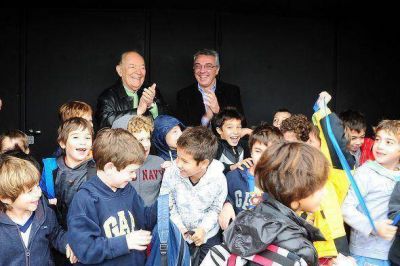 El Club Nautico Hacoaj inaugur� sus renovadas instalaciones deportivas